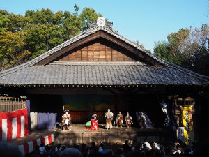 旧船越の舞台での歌舞伎公演の様子