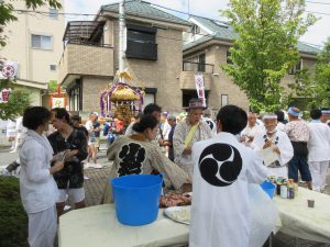 小杉神社例大祭では神酒所として参加者をもてなします