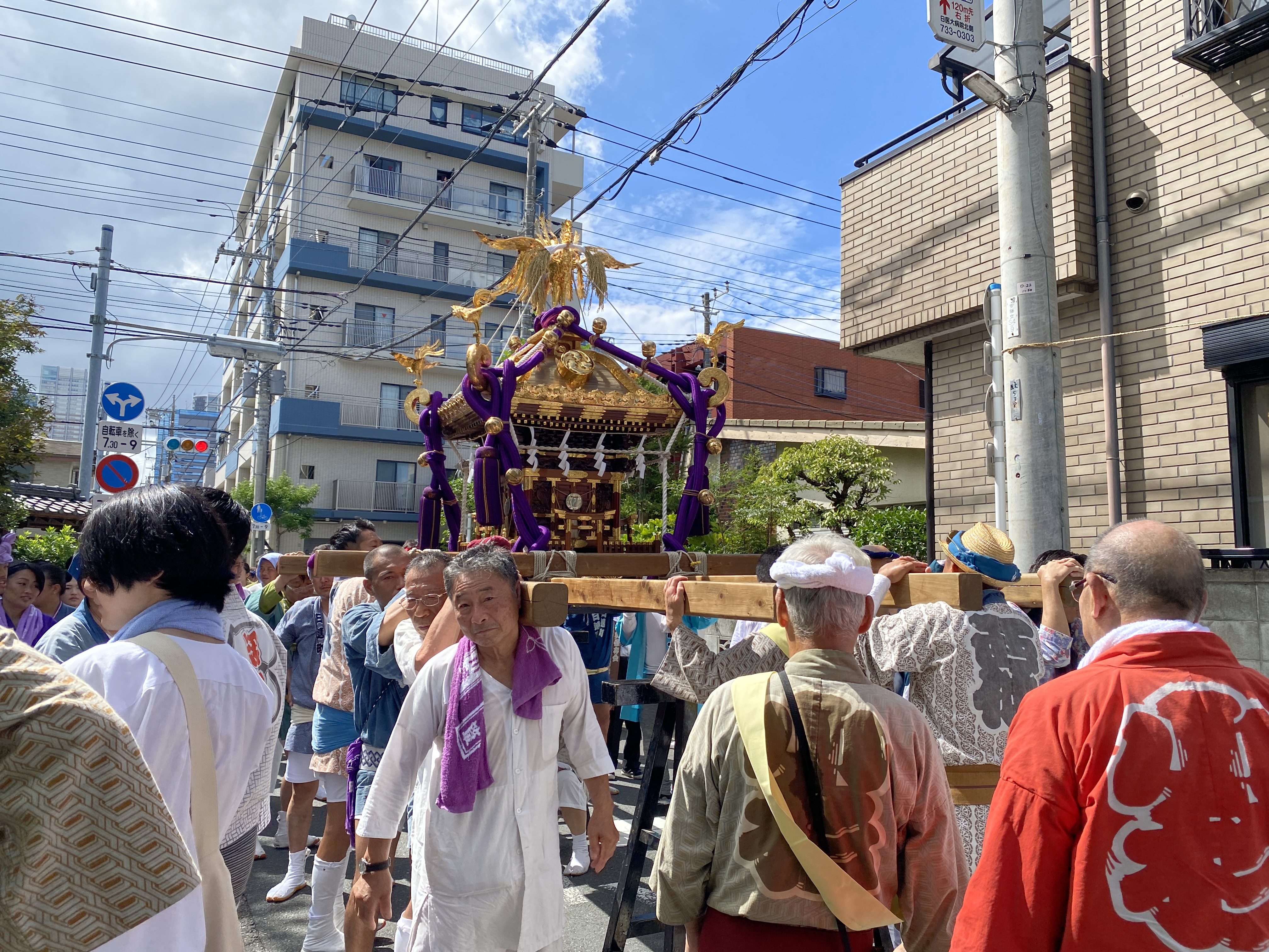 2023年陣屋門プラザへ神輿到着の様子